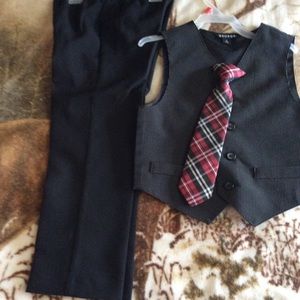 Very nice 3piece boys suit